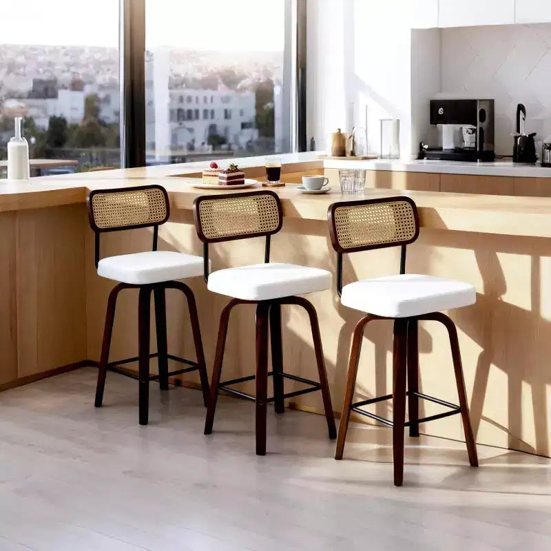 Sgabello da bar moderno con seduta in similpelle e gambe in legno massello – Altezza da bancone 26"