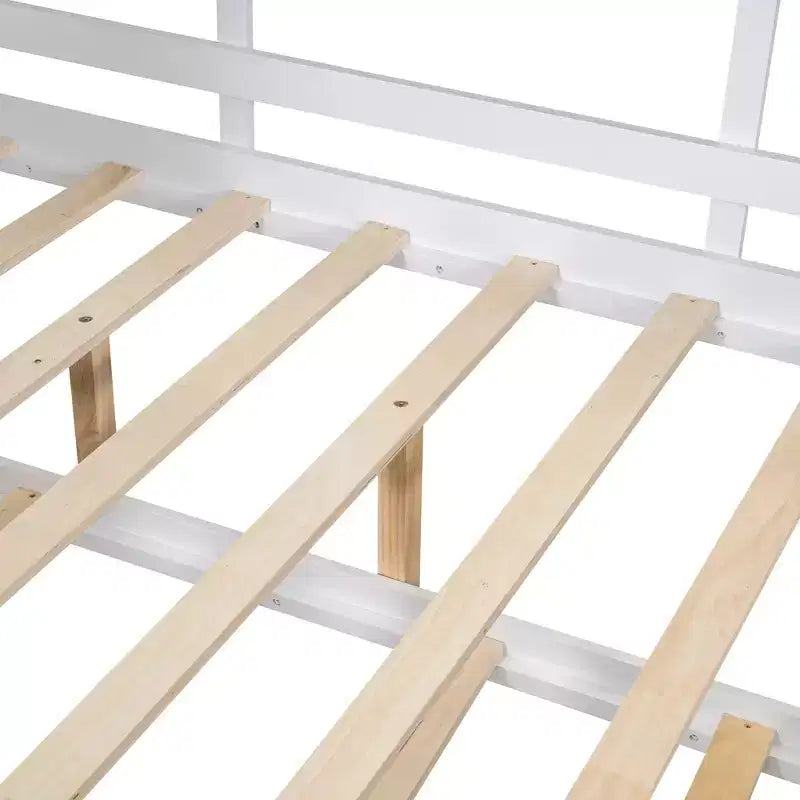 Letto a capanna in legno a grandezza naturale con letto estraibile e scaffali contenitori