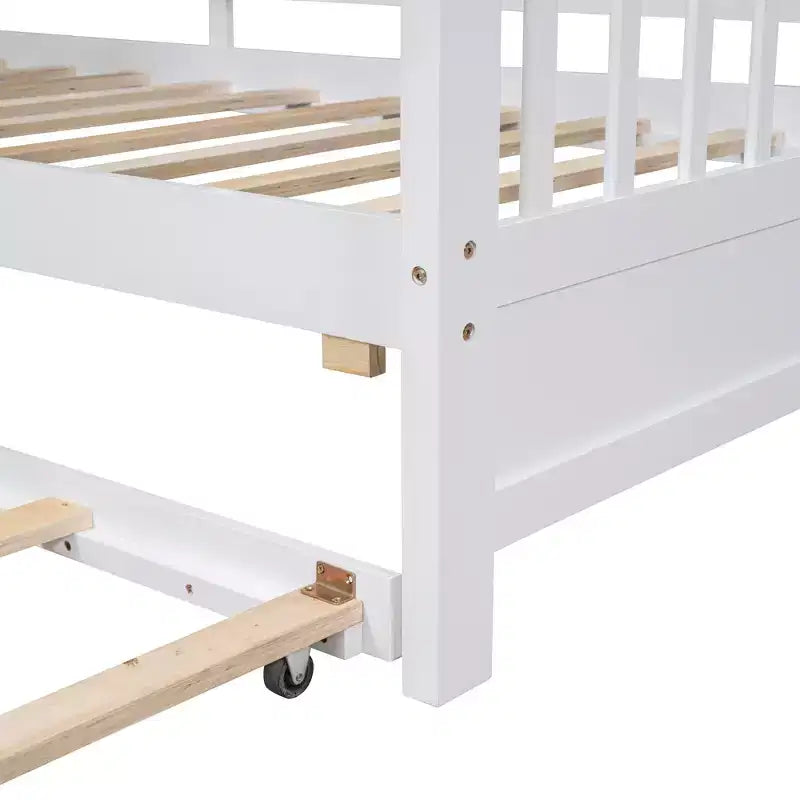 Letto a capanna in legno a grandezza naturale con letto estraibile e scaffali contenitori