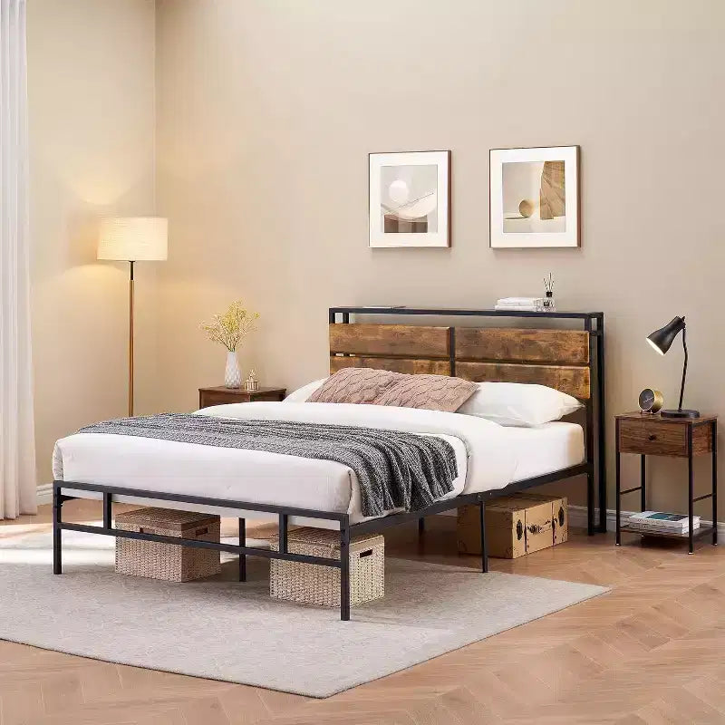 Struttura letto a piattaforma in metallo full size con testiera in legno