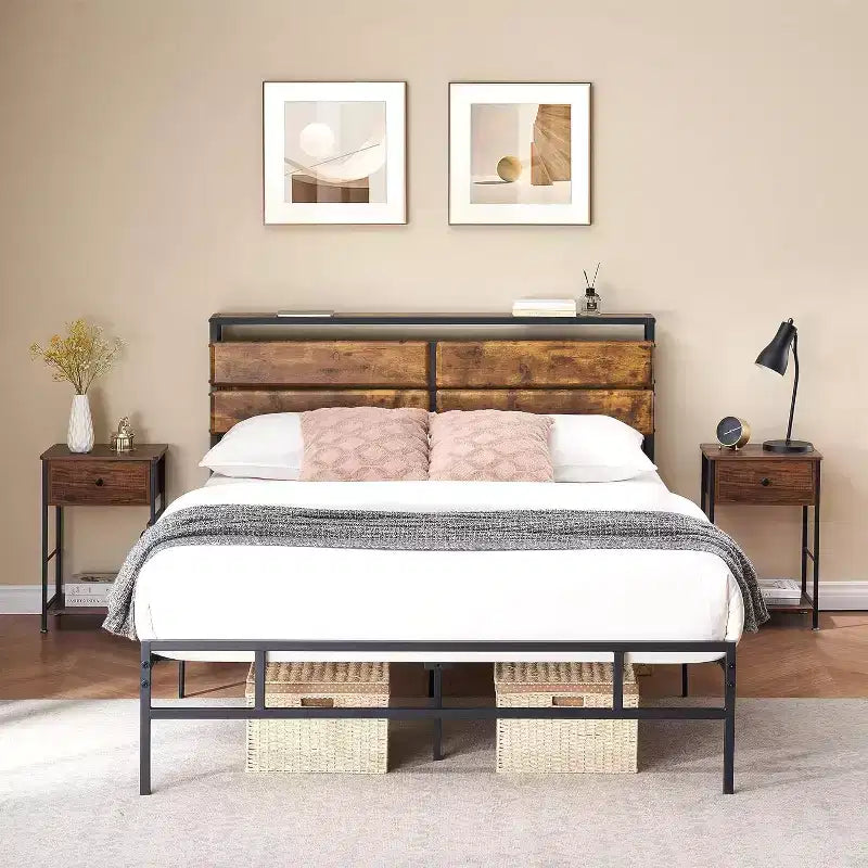 Struttura letto a piattaforma in metallo full size con testiera in legno