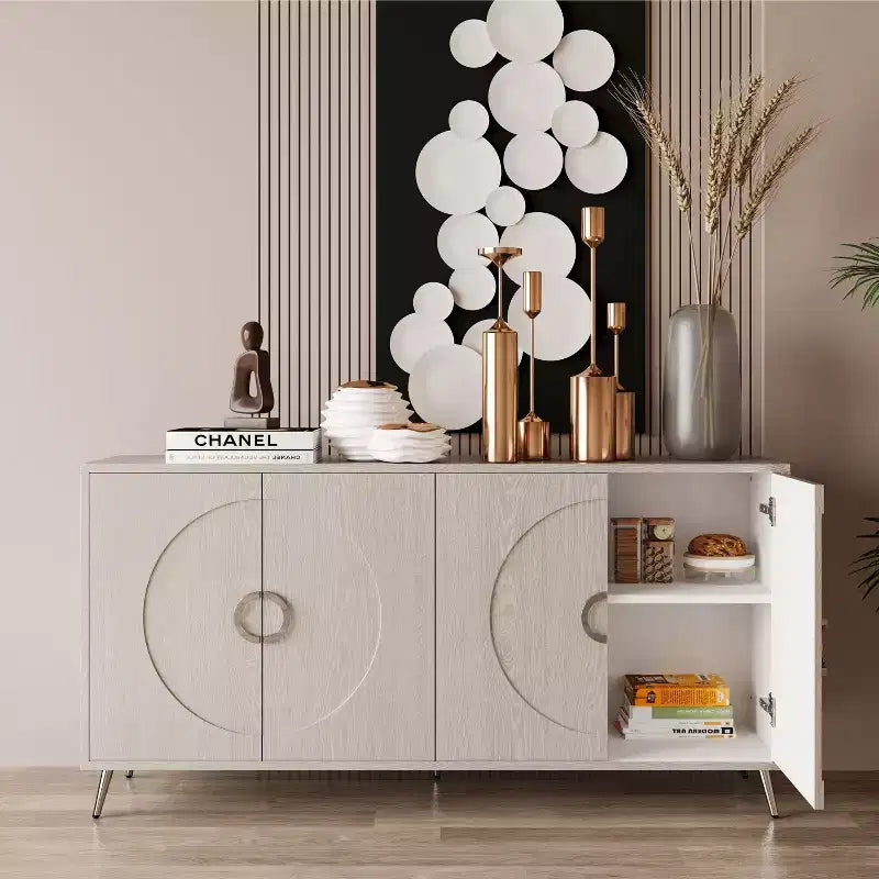 Credenza a 4 ante in legno con ripiani regolabili e pomelli dorati